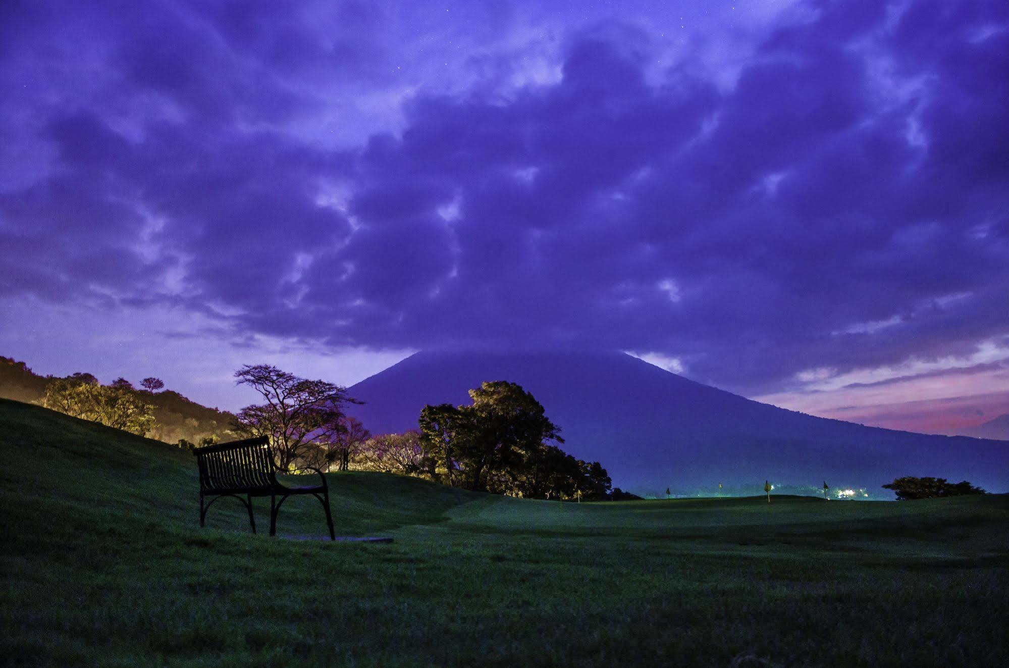 Hotel La Reunion Golf Resort And Residences Антигуа-Гватемала Экстерьер фото